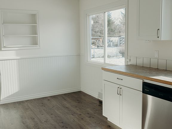 kitchen/dining area