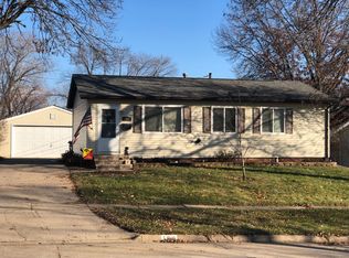 169 Lenora Dr NW, Cedar Rapids, IA 52405