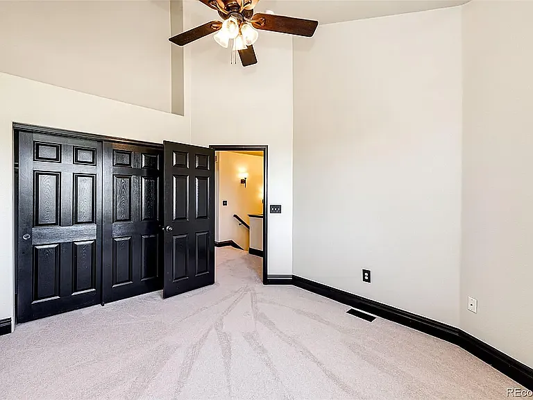 3383 Mount Royal Dr — Photo 28