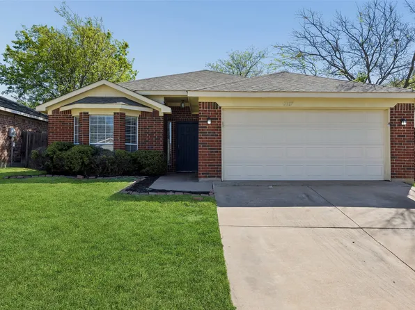 2117 Whispering Wind St, Fort Worth, TX 76108