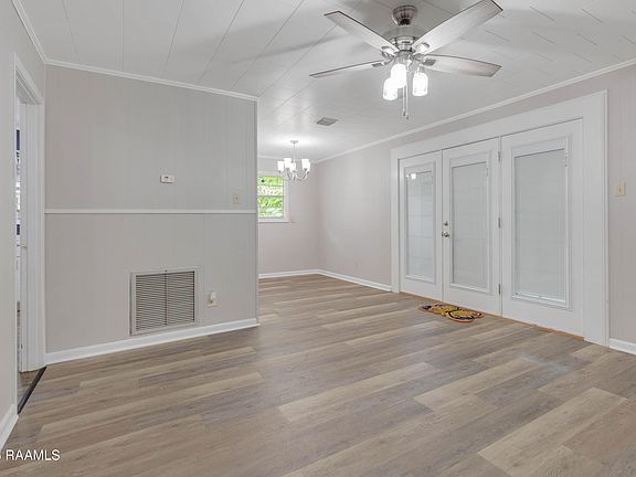 3rd image of 606 Prioux St