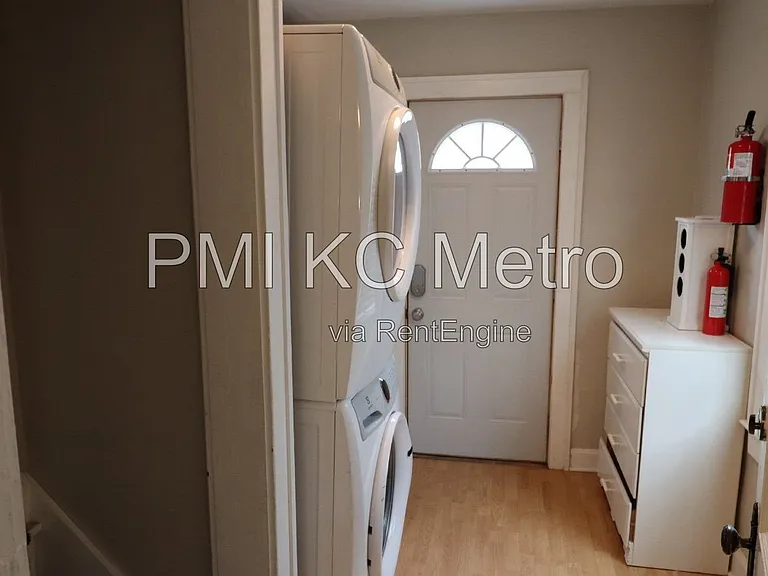 5331 Charlotte St #B — Photo 5