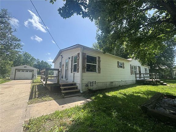 2nd image of 107 W 1st St