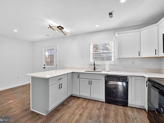 3rd image of 4071 Bluebird Dr