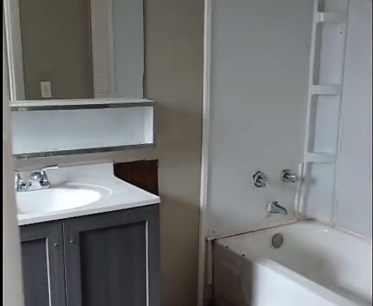 5th image of 155 1/2 Richmond Ave