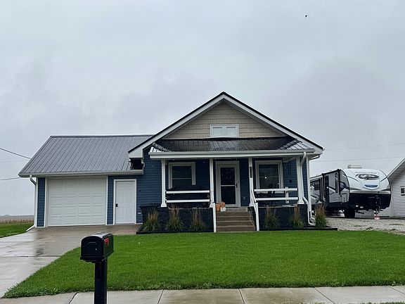 2nd image of 2114 Pleasant St