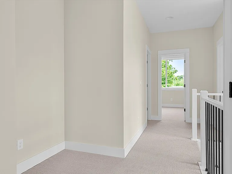 349 SE Walnut St — Photo 31