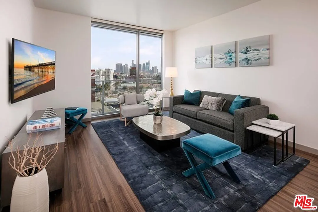 1 bed, 1.0 bath, 840 sqft, $3,122 — Photo 3