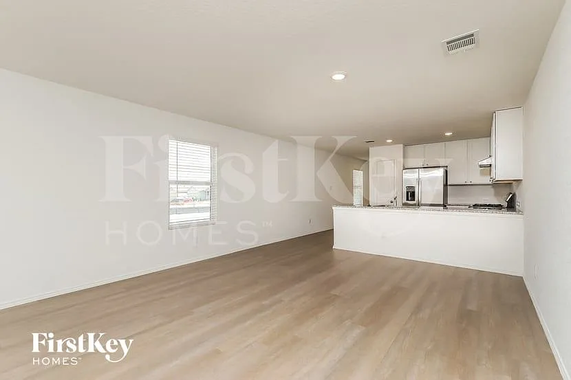 4 bed, 2.0 bath, 1627 sqft, $1,510 — Photo 3