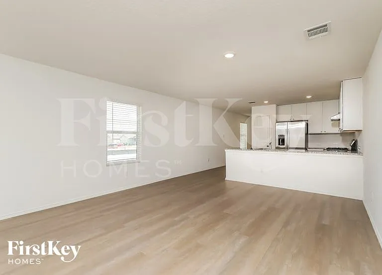10610 McClintock Dr — Photo 3