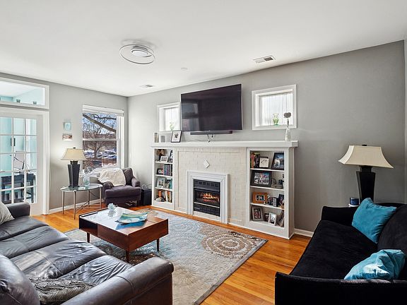 3rd image of 4700 N Saint Louis Ave APT 1