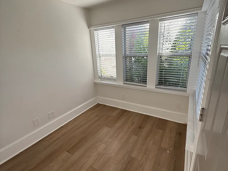 4624 Iris St N — Photo 4