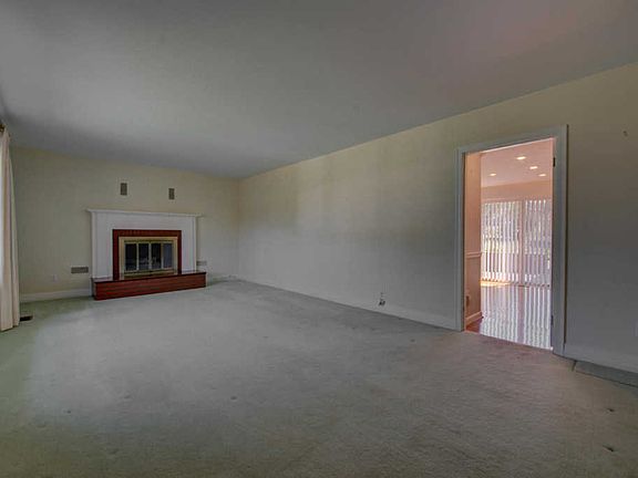 3rd image of 4406 Estonia Dr