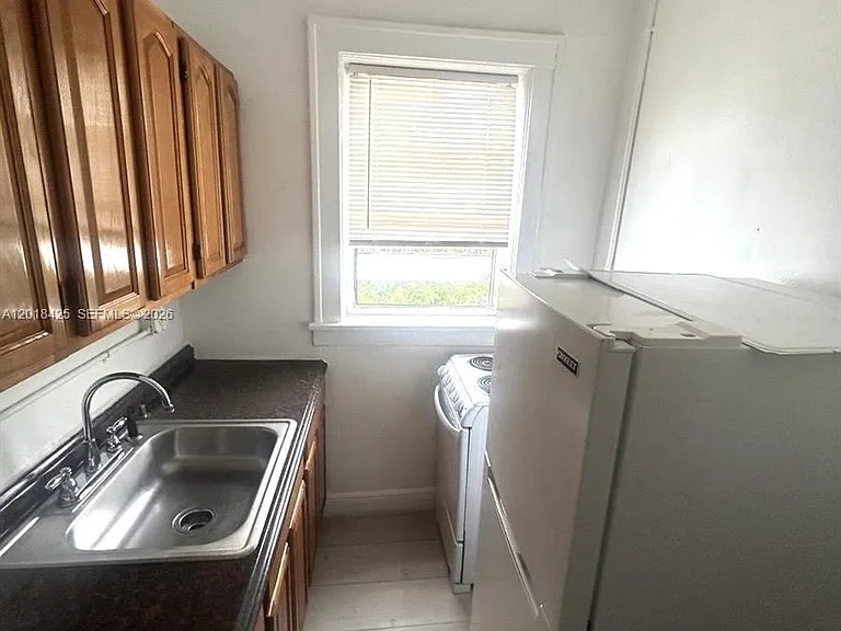 967 SW 5th St #18 — Photo 8