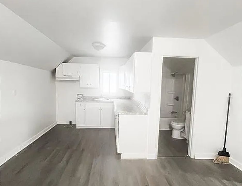 1st image of 516 N Front St #2