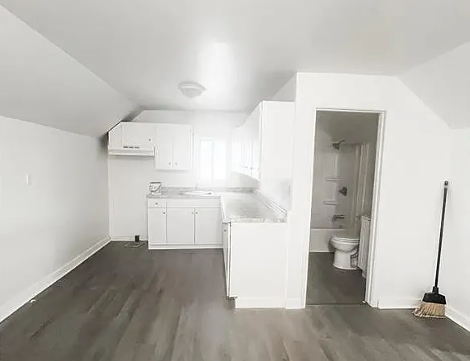 516 N Front St #2