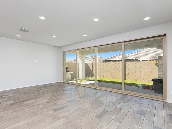 5th image of 2928 E Hidalgo Ave