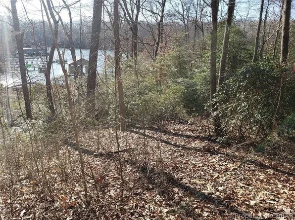 807 Red Hill Dr #17, Urbanna, VA 23175