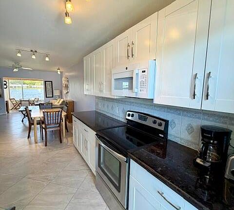 4th image of 1116 Lake Terrace #114