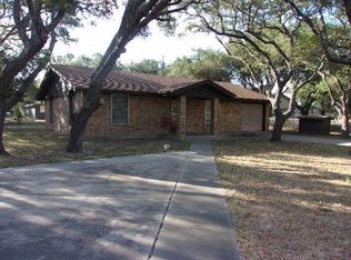 616 Sunset Dr, Rockport, TX 78382