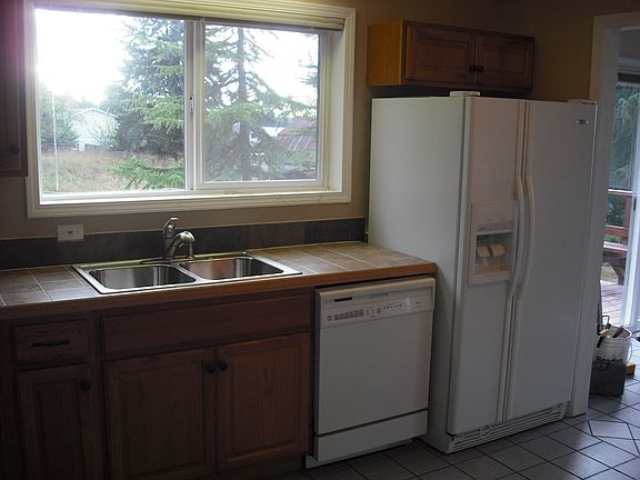 5th image of 3010 S Regent St