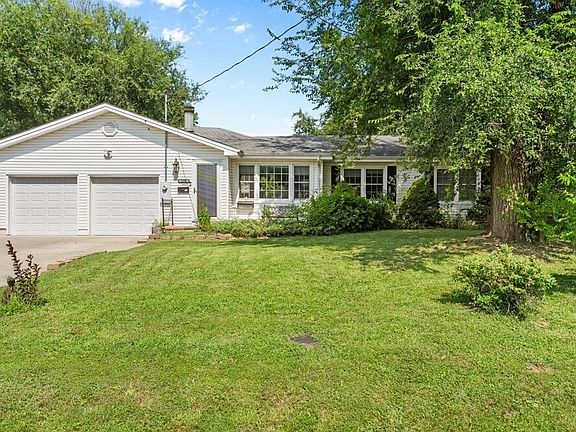 2nd image of 438 S Belcrest Avenue