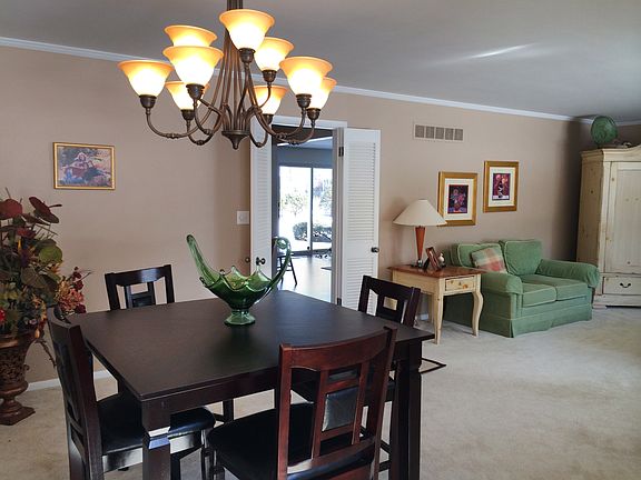 5th image of 205 W Coventry Ln
