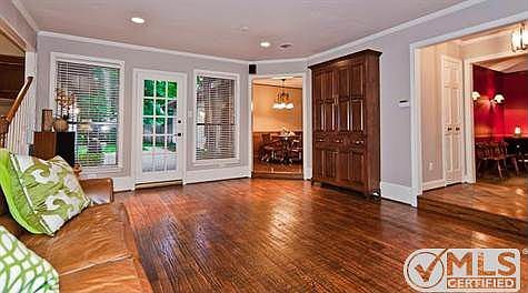 3rd image of 8924 Fairglen Dr