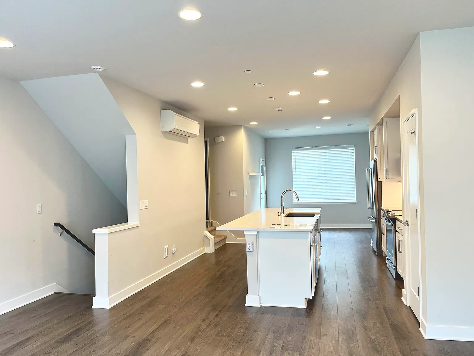 3 bed, 3.5 bath, 1603 sqft, $2,900 — Photo 4
