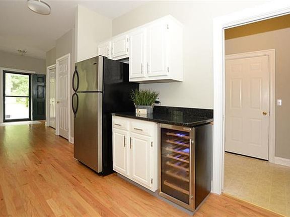 3rd image of 27 Horseshoe Dr