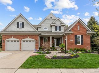 29169 Hemingway Dr, Novi, MI 48377