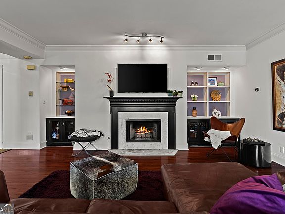 5th image of 3638 Peachtree Rd NE APT 306