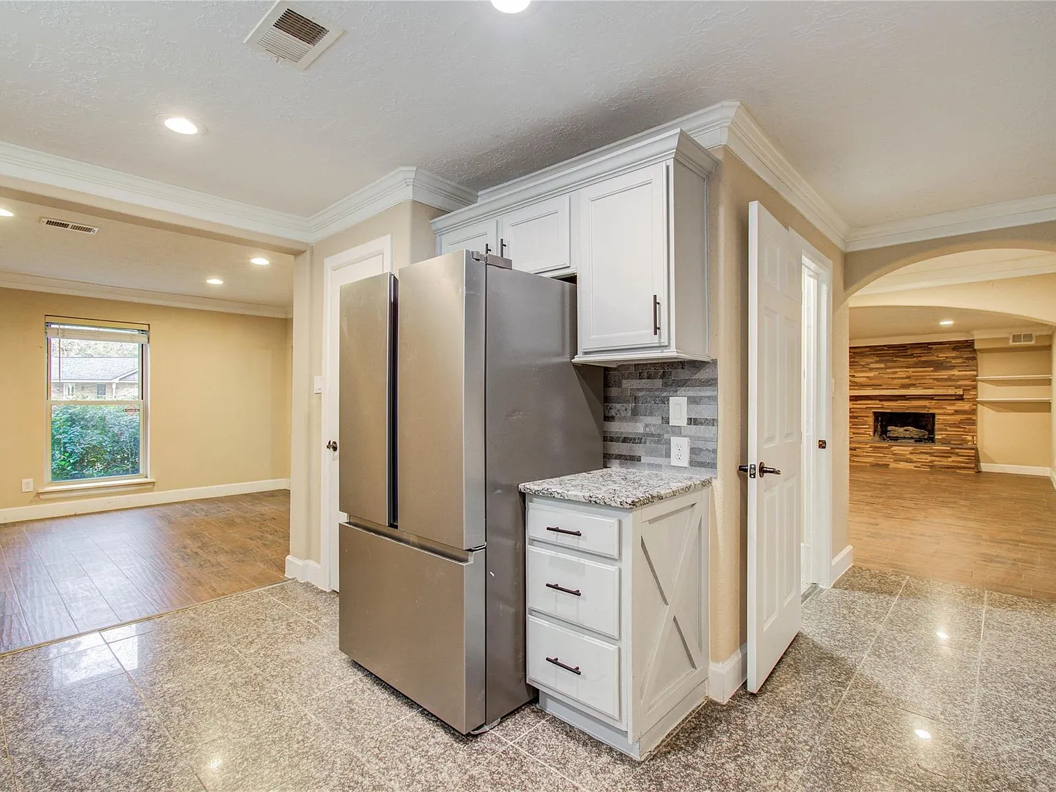 4 bed, 2.5 bath, 2673 sqft, $1,600 — Photo 4