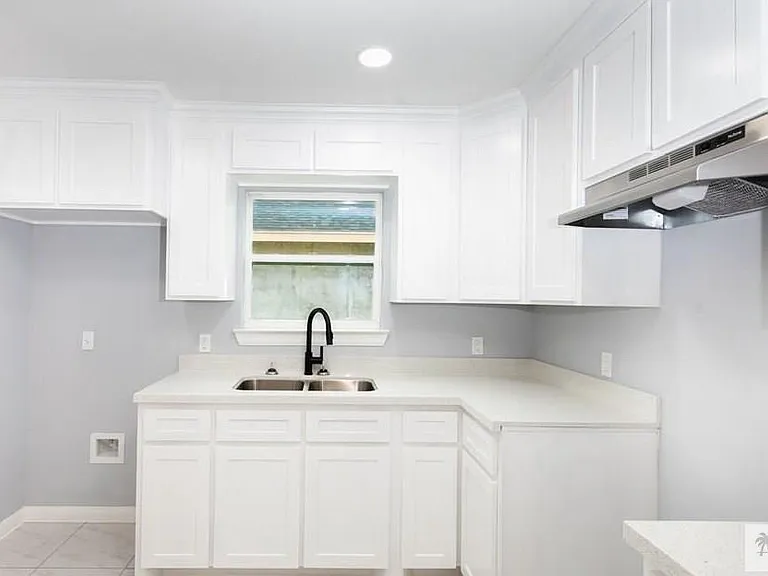 2600 Elyssa Dr — Photo 3