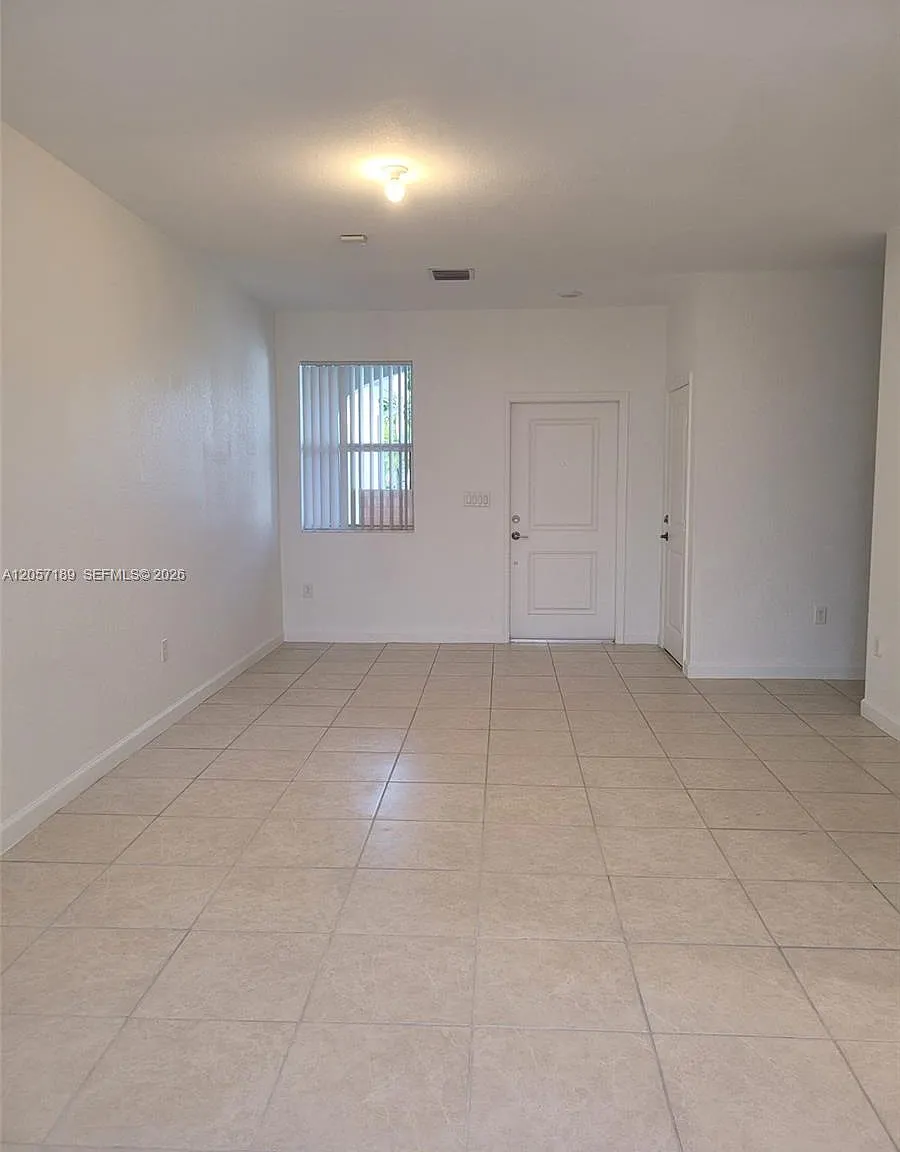 Keys Gate Residential — Photo 3