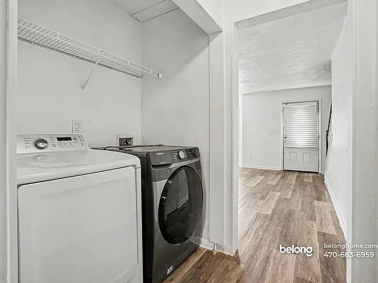 5599 Windfall Ln — Photo 11