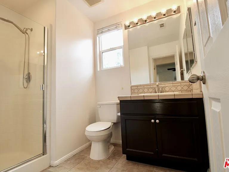 1124 Acapulco Ave — Photo 9