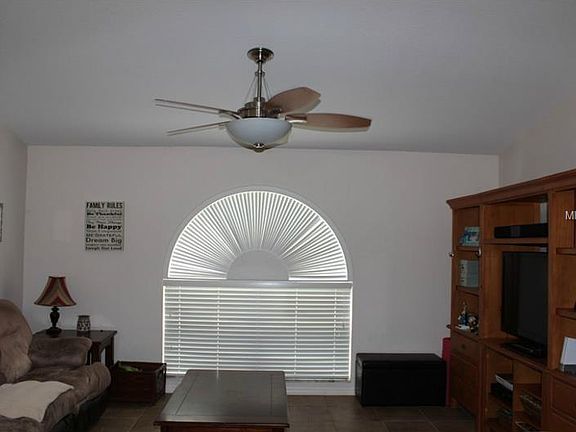 5th image of 1422 Douglas Ct
