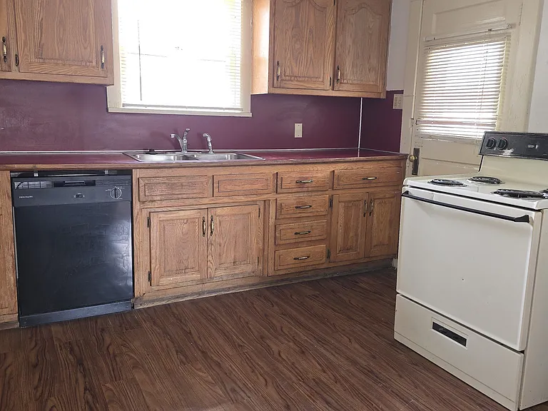 616 E Harrison St — Photo 17