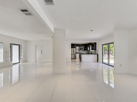3rd image of 5435 La Gorce Dr