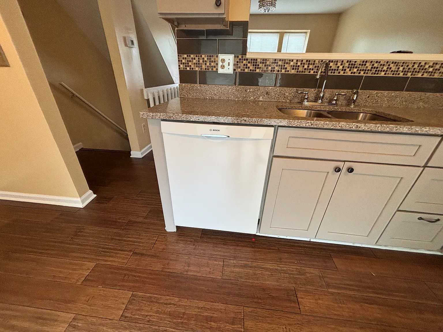 2 bed, 857 sqft, $1,600 — Photo 2