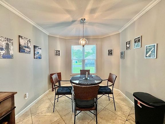 5th image of 915 Emily Cir #915