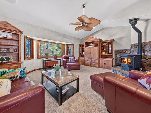 2nd image of 3315 Springwood Cir