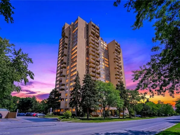 1359 White Oaks Blvd #205, Oakville, ON L6H 2R8