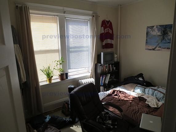 4th image of 74 Egmont St #Sd2