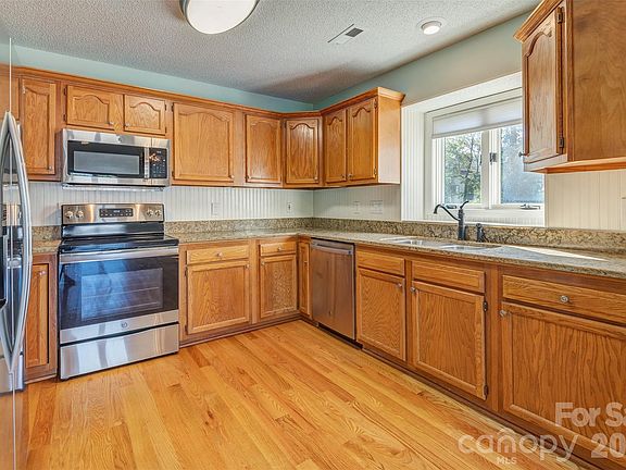4th image of 227 Kyfields