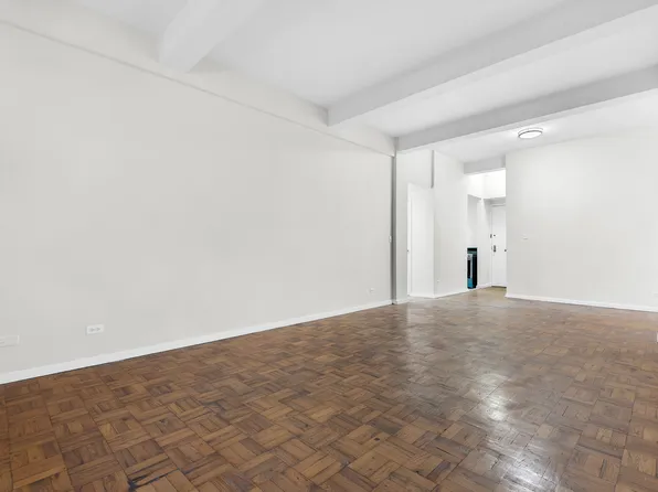 2830 Briggs Avenue image 3 of 6