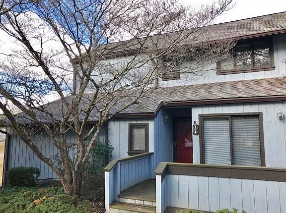 3rd image of 102 Hampton Ct #102