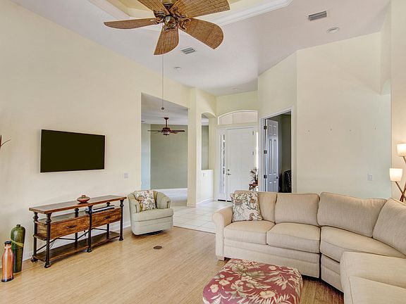 5th image of 890 Aquarina Blvd S