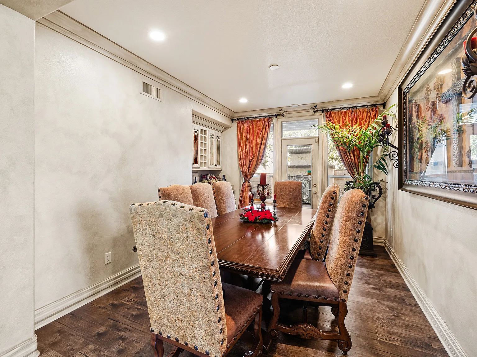 5 bed, 3180 sqft, $6,800 — Photo 3